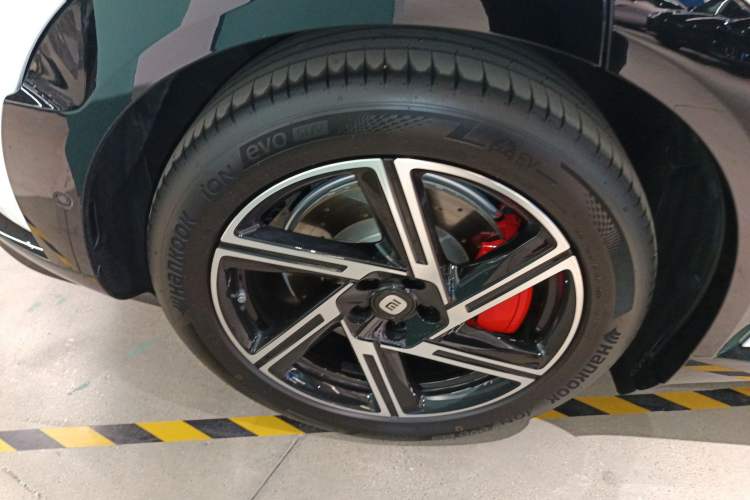 Used Xiaomi Auto YU7 2025 Ultra-Long Range High-Performance All-Wheel-Drive Max Edition
