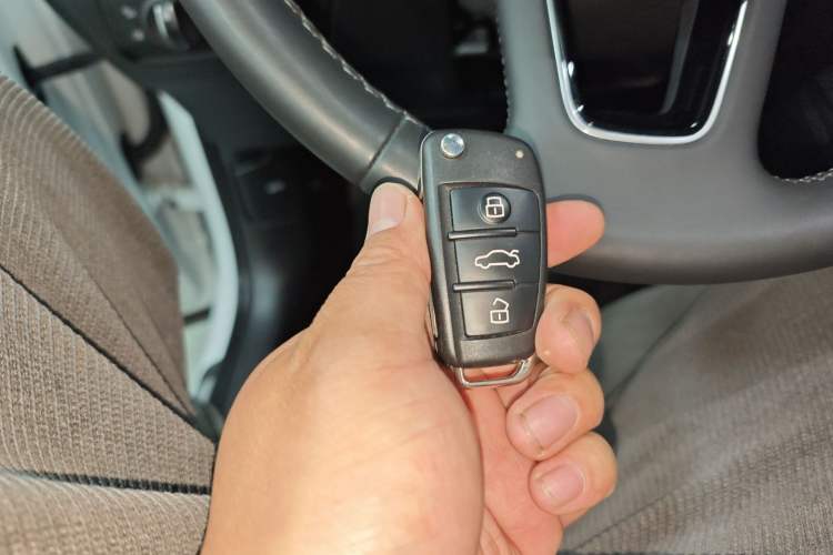 Used Audi Q2L 2024 35TFSI Fashionable and Elegant Version Vehicle Key