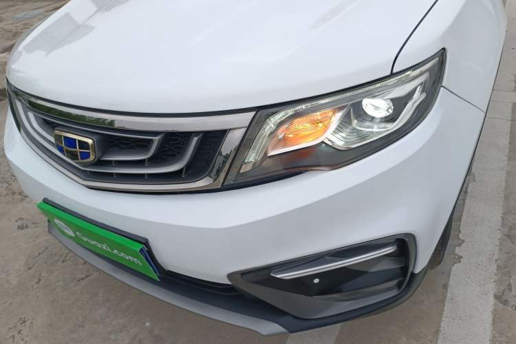 Used Geely Auto Emgrand X7 Sport 2018 1.8TD Automatic Two-Wheel Drive Smart 4G Connected Version Left Front Headlight