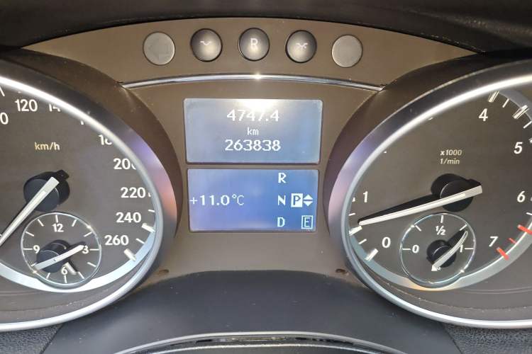 Used Mercedes-Benz R-Class 2015 R 400 4MATIC Business Model