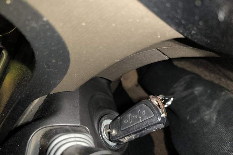 Used Wuling Hongguang 2014 1.2L Standard Model China IV