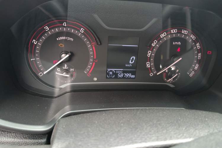 Used SAIC MAXUS T60 2017 2.4L Gasoline Manual Transmission Two-Wheel Drive High Ground Clearance Comfortable Version with Extended Cabin
