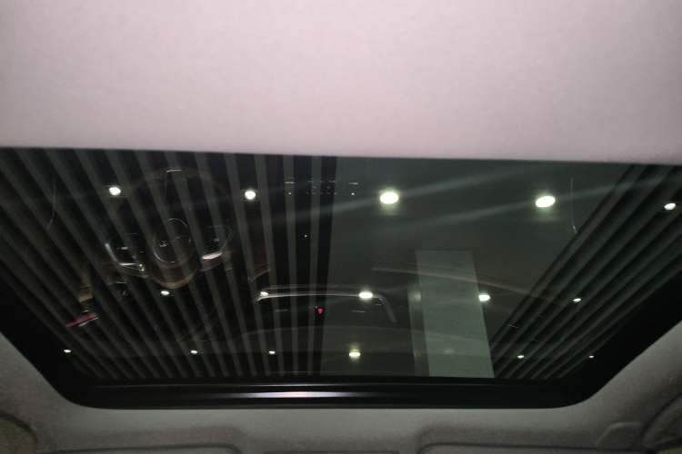 Used Jaguar XFL 2023 XFL 2.0T P250 Two-Wheel-Drive Prestige Luxury Gold Edition