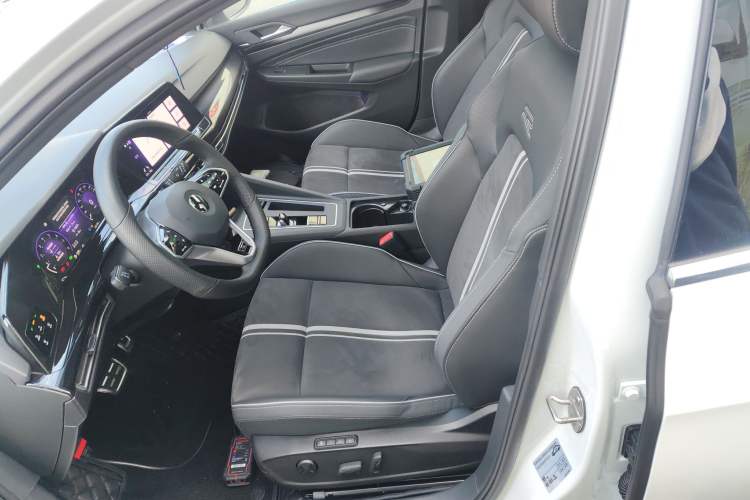 Used Volkswagen Golf 2023 Facelift 280TSI DSG R-Line Lite
