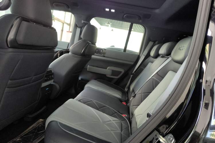 Used Formula Leopard 5 2023 Explore Edition