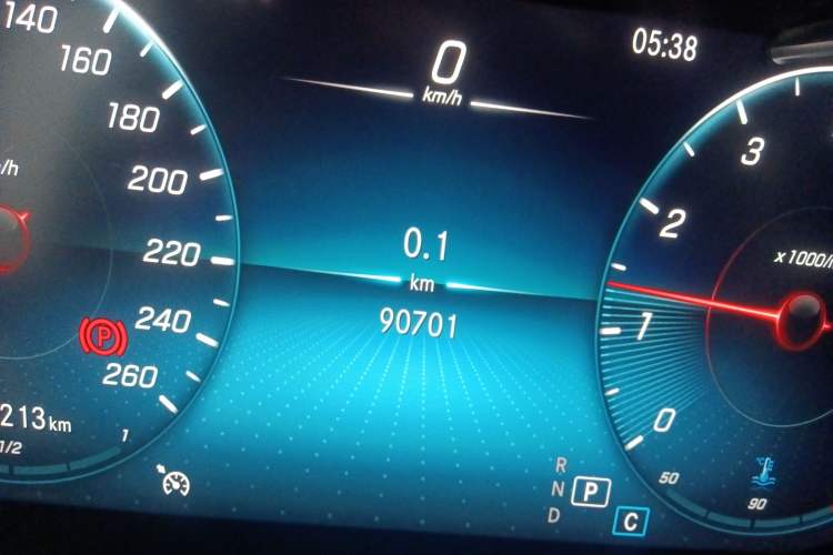 Used Mercedes-Benz GLC 2021 GLC 260 L 4MATIC Dynamic Edition Odometer Close Up