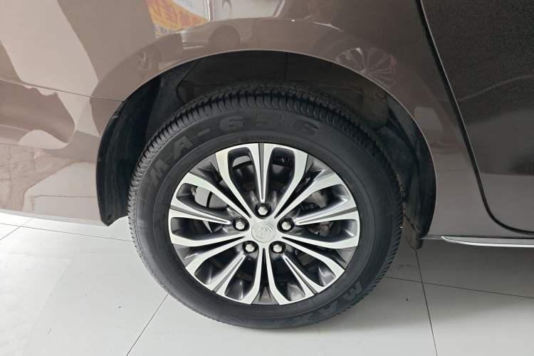 Used Buick GL8 2023 Facelifted Land Cruiser Executive Luxury Version