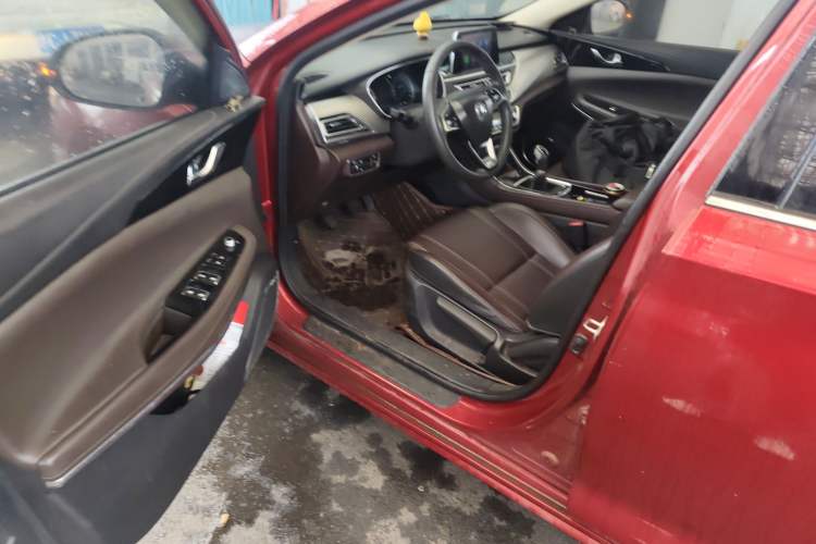 Used Changan Raeton CC 2018 1.5T Manual Elegant Model China V Standard
