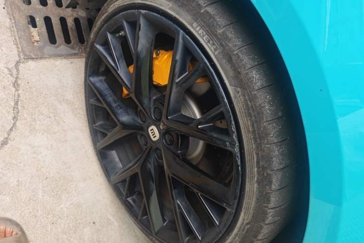 Used Xiaomi Auto SU7 2024 Four-Wheel Drive Ultra-Long Range Advanced Intelligent Driving Max Edition Right Front Wheel Hub