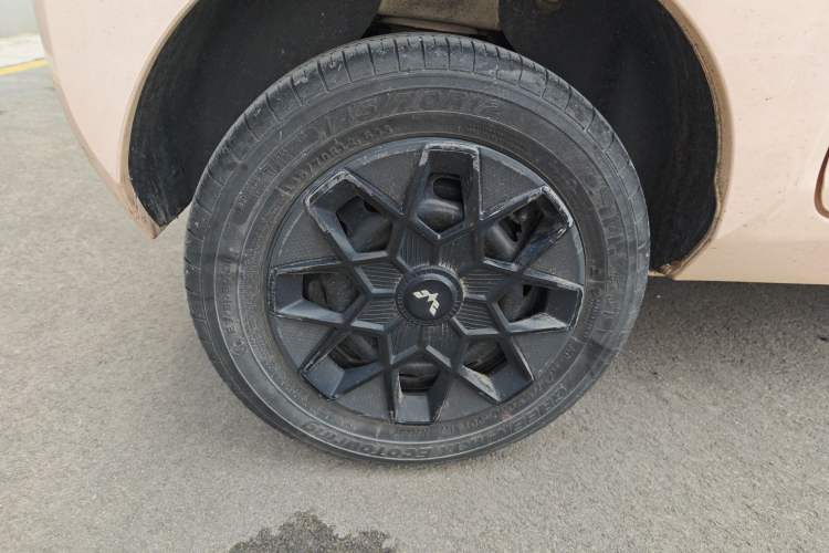 Used Wuling Hongguang MINIEV 2021 Macaron Fashion Edition Lithium-Ion Battery Right Rear Wheel Hub