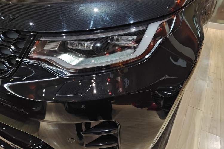 Used Land Rover Discovery 2023 360 PS R-Dynamic SE
