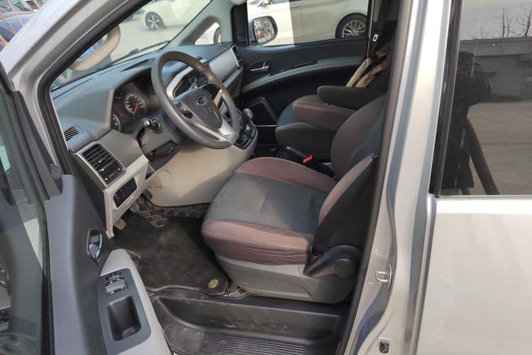 Used JAC Refine M4 2019 Business & Travel Series 2.0L Manual Comfort Model China VI
