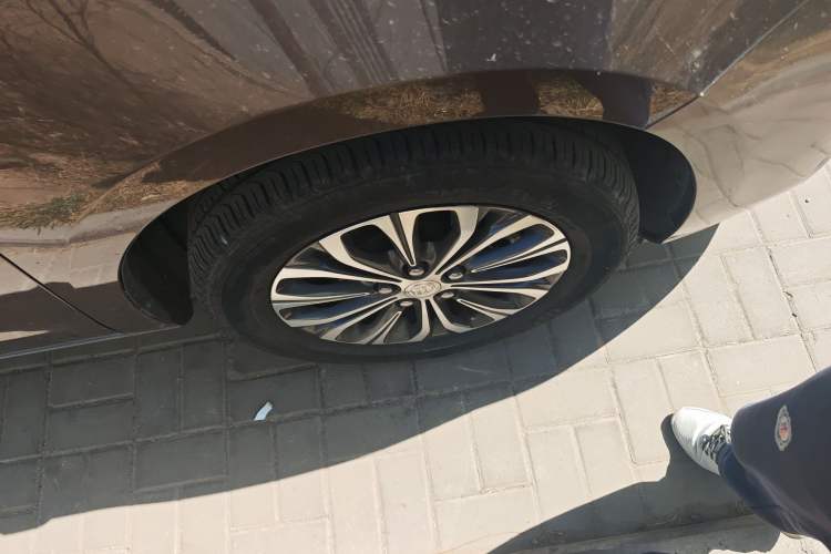 Used Buick GL8 2020 Land Cruiser Executive Class 652T Comfort Model Right Front Wheel Hub