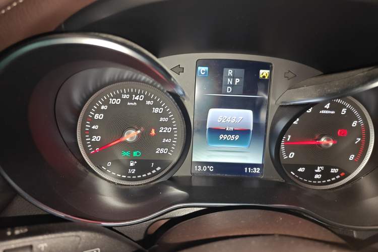 Used Mercedes-Benz GLC 2018 Facelift GLC 260 4MATIC Luxury Edition
