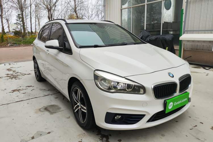 Used BMW 2 Series Active Tourer 2015 218i Sports Design Package Front Right 45 Deg