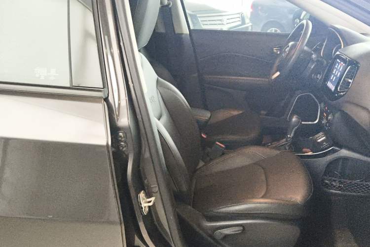 Used Jeep Compass 2019 220T Automatic Family Edition
