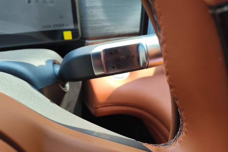 Used JETOUR Shanhai L7 Plus 2025 Model 121km Luxury 7-seater Gear Lever