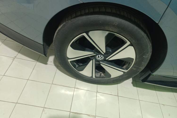 Used Volkswagen ID.7 VIZZION 2024 AIR model Right Rear Wheel Hub
