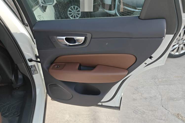 Used Volvo XC60 New Energy 2024 T8 Plug-in Hybrid Long-Range All-Wheel Drive Smart Luxury Edition
