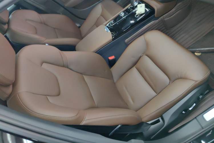 Used Volvo S90 New Energy 2024 Plug-in Hybrid Four-Wheel Drive Long-Range Zhiyi Luxury Edition