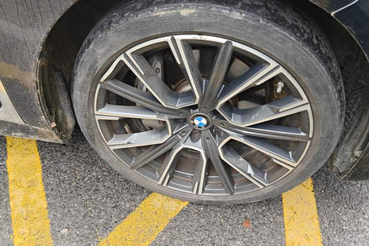 Used BMW 7 Series 2019 Restyled 740Li Leading Edition M Sport Package Right Front Wheel Hub