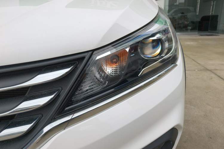 Used Baojun 310W 2017 1.5L Manual Comfort Version China VI Emission Standard Left Front Headlight