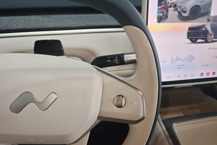 Used ONVO Luxeed L90 2025 Model—Ultra Six-Seater Version Gear Lever