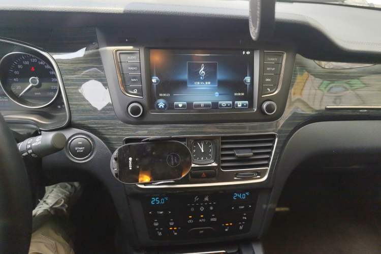 Used Hongqi H7 2019 2.0T Flagship Edition Audio And AC Panel