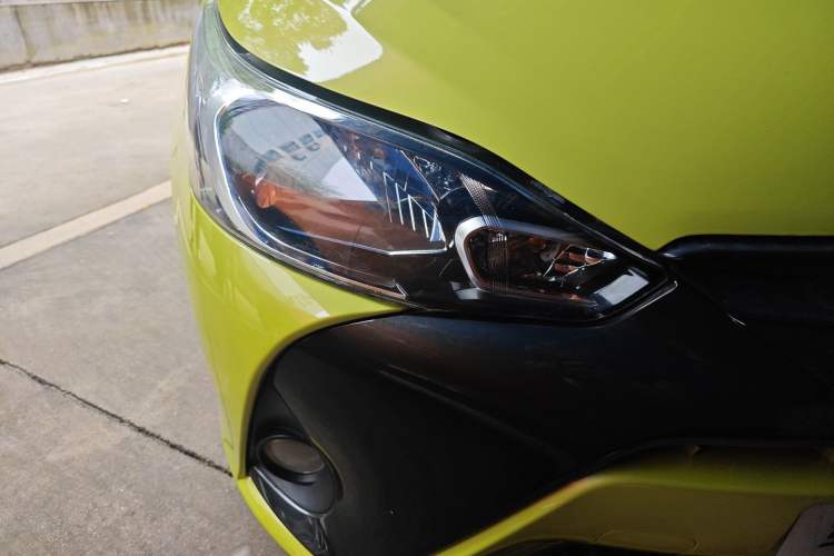 Used Toyota YARiS L Zhi Xuan 2017 1.5G CVT JingSu Model with Upgraded Sunroof Right Front Headlight