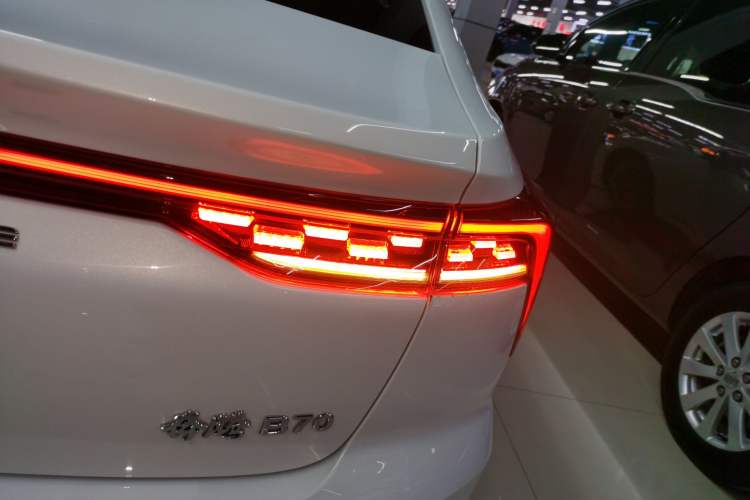 Used Bestune B70 2022 Third Generation 1.5T Automatic Enjoyment Version Exterior 3