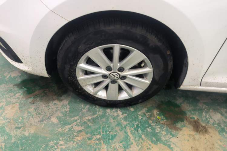Used Volkswagen Santana 2016 1.6L Automatic Fashion Edition Left Front Wheel Hub