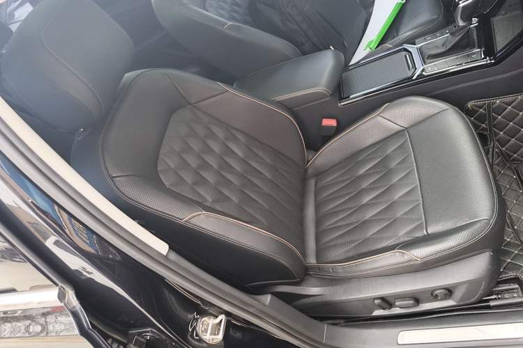 Used Volkswagen Passat 2020 330TSI Luxury Edition China VI
