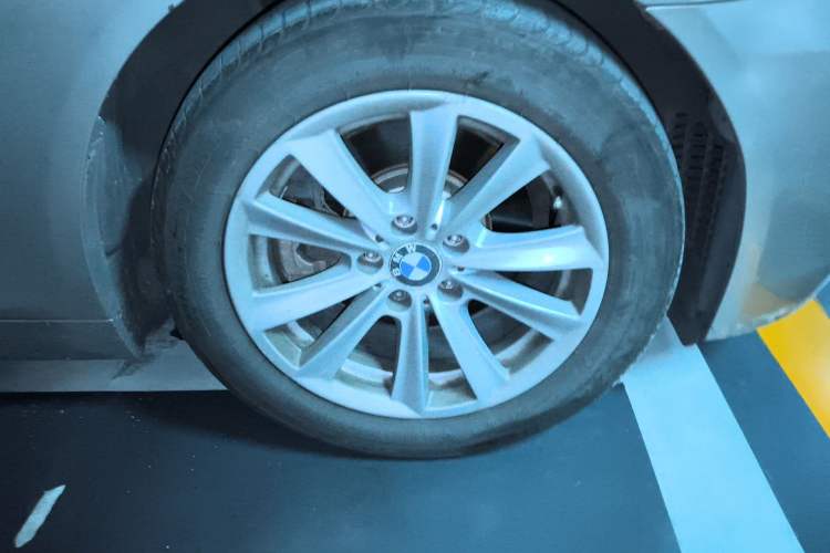 Used BMW 5 Series 2012 523Li Luxury Model Right Front Wheel Hub