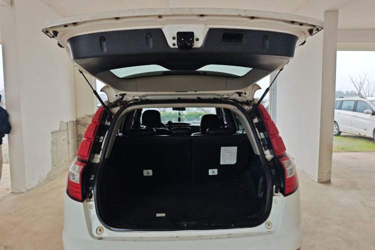 Used Geely Auto GX7 2015 Sports Edition 2.0L Automatic Prestige Model
