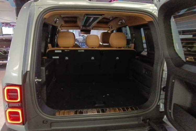 Used iCAR V27 2026 Model 200KM Four-Wheel Drive Falcon 500