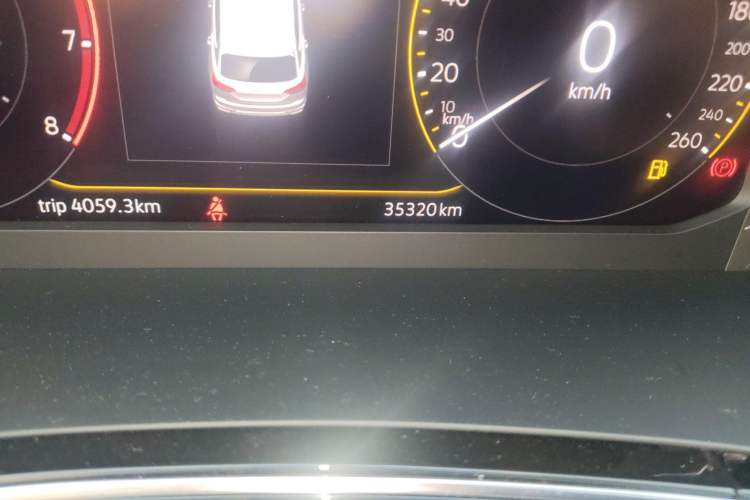 Used Volkswagen Tayron 2021 330TSI Two-Wheel-Drive 3rd Anniversary Limited Edition Odometer Close Up