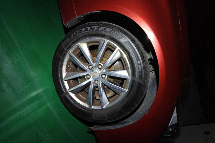 Used Infiniti Q50L 2015 2.0T Enjoyment Edition Right Front Wheel Hub