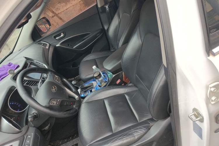 Used Hyundai Santa Fe 2015 2.0T Automatic Two-Wheel Drive Smart Version 5 Seats Left Front Seat