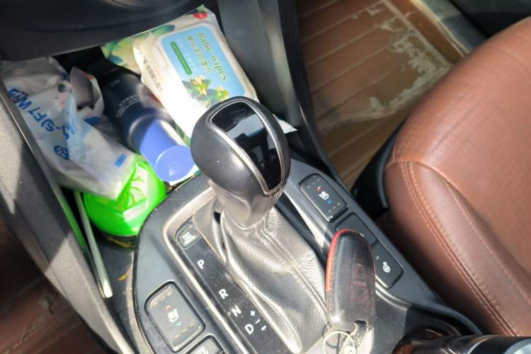 Used Hyundai Grand SantaFe 2013 3.0L 7-seat 4x4 Brown Interior Flagship Edition Gear Lever