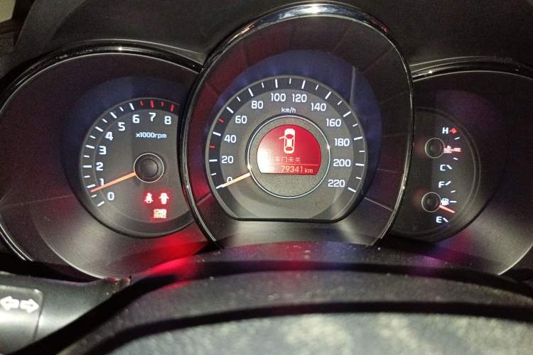 Used Kia K2 2012 Hatchback 1.6L AT Premium Commemorative Edition
