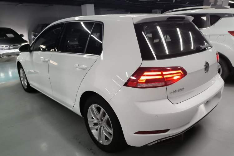 Used Volkswagen Golf 2018 230TSI Automatic Comfort Model Rear Left 45 Deg