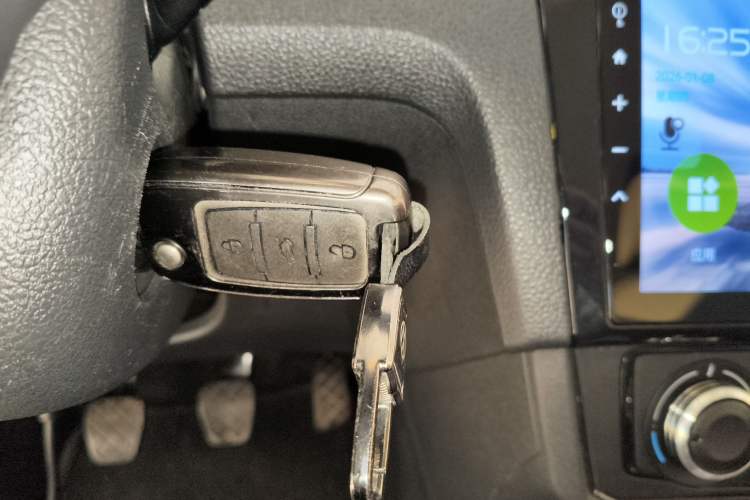 Used Volkswagen Santana 2016 1.6L Manual Fashion Edition Interior 1