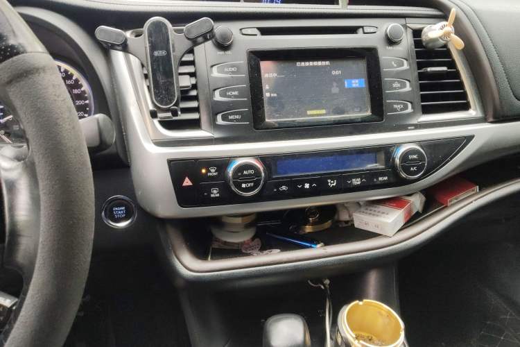 Used Toyota Highlander 2015 2.0T Four-Wheel Drive Luxury Navigation Version with 7 Seats
