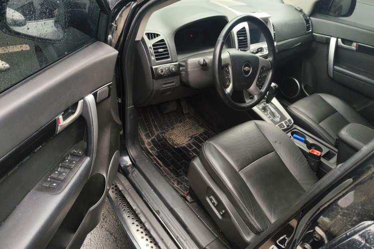 Used Chevrolet Captiva 2012 2.4L 4x4 Flagship Edition 7 Seats Driver Seat