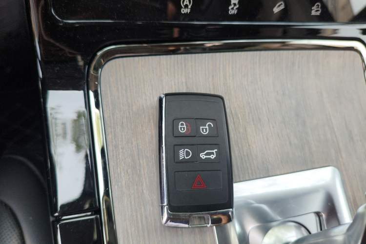 Used Land Rover Range Evoque 2021 Range Rover Velar 249 PS R-Dynamic S Performance Edition
