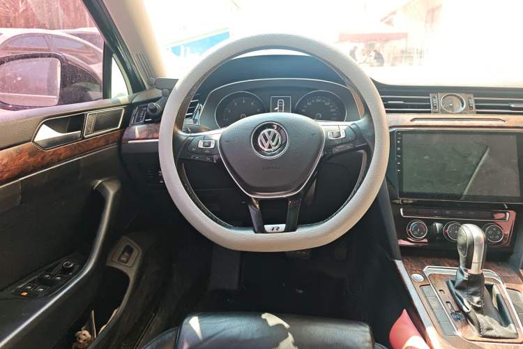 Used Volkswagen Magotan 2018 330TSI DSG Advanced Model Steering Wheel