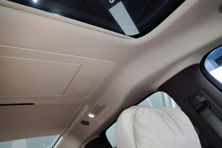 Used Li Auto MEGA 2024 Ultra Model
