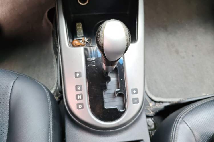 Used Kia Forte 2011 1.6L AT Premium Gear Lever