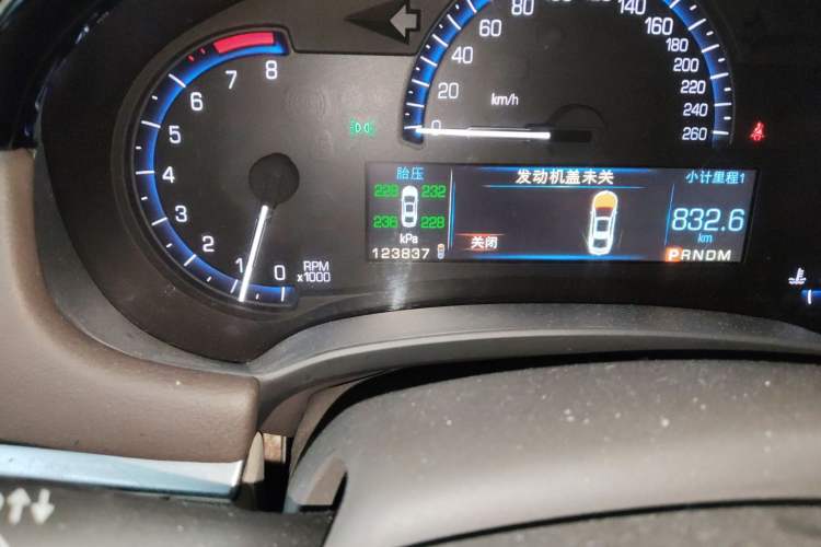 Used Cadillac XTS 2015 28T Comfort Model Odometer Close Up