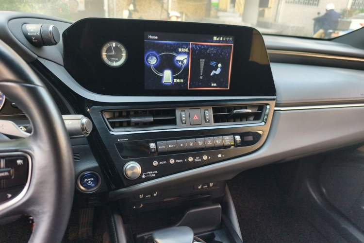 Used Lexus ES 2021 300h Deluxe Edition
